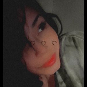 Meet your Posher, Laraine cassandra